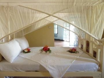 L' OASIS BEACH HOTEL KIZIMKAZI