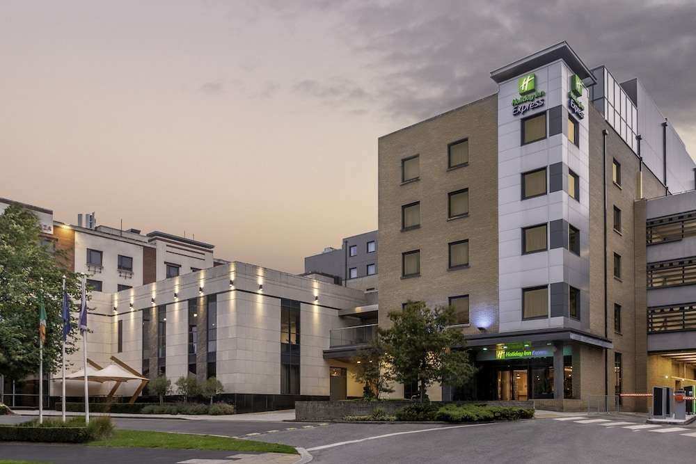HOLIDAY INN EXPRESS HOTEL DUBLIN AIRPORT