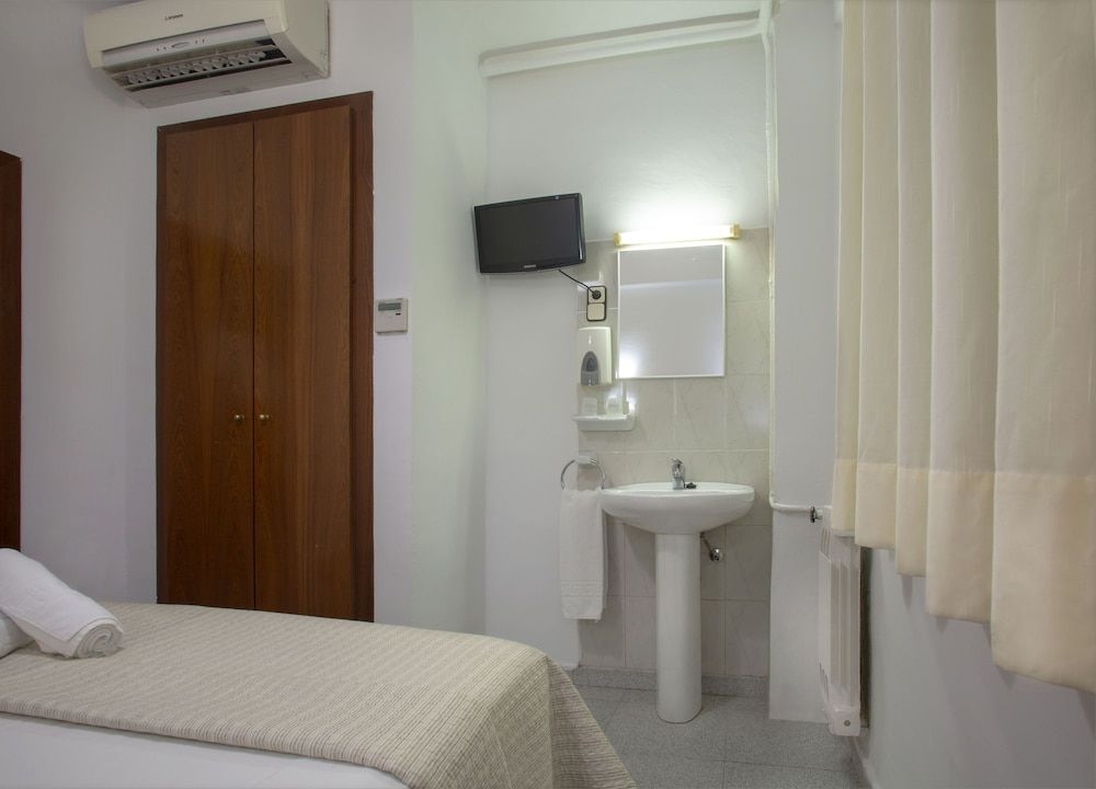 HOSTAL SANS