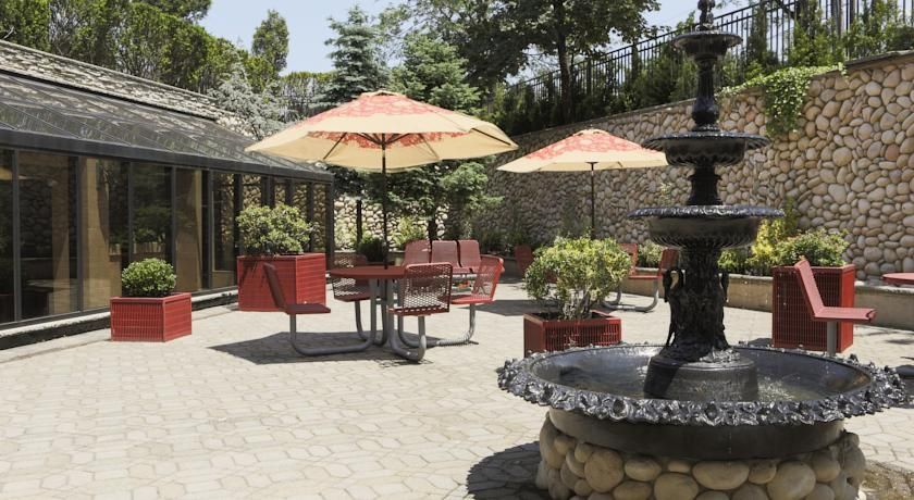 GARDEN INN & SUITES