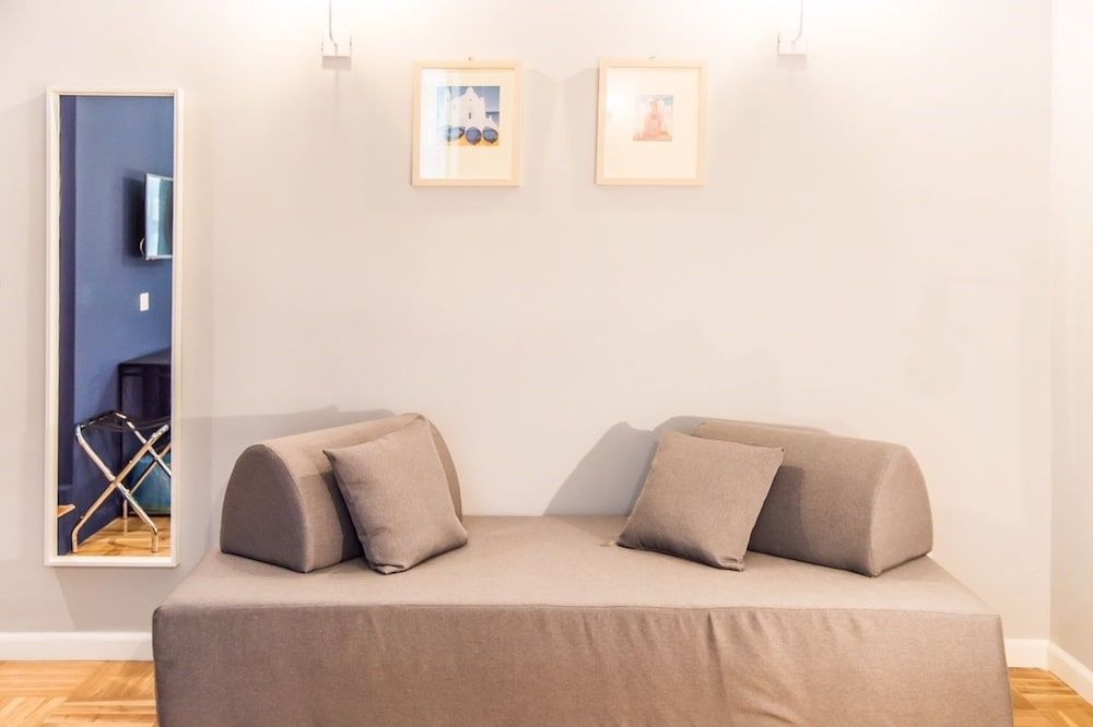 DAMA SUITE