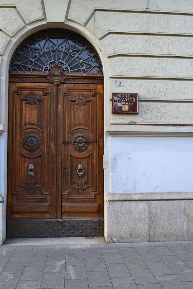 CONTE DI CAVOUR