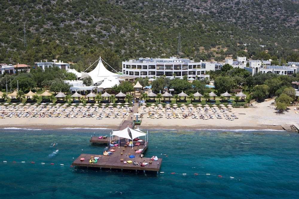 LATANYA BEACH CLUB