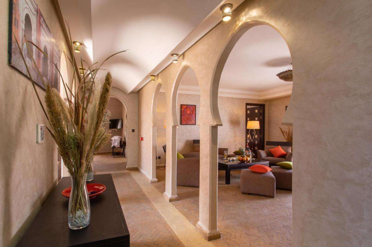 DELLAROSA HOTEL SUITES & SPA