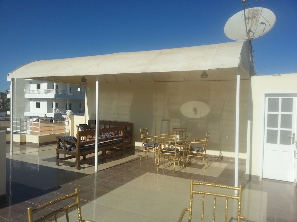 LUXOR STAR APARTMENTS