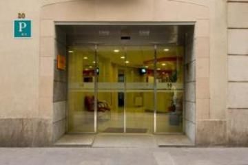 HOSTAL OPERARAMBLAS