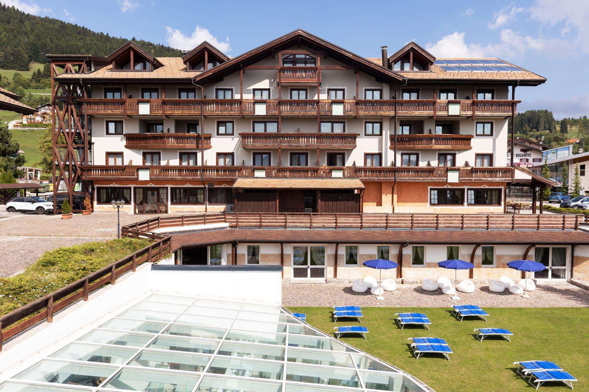GOLF HOTEL