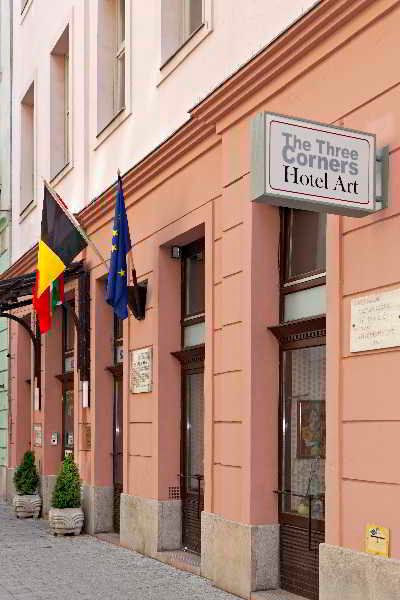 THE THREE CORNERS HOTEL ART