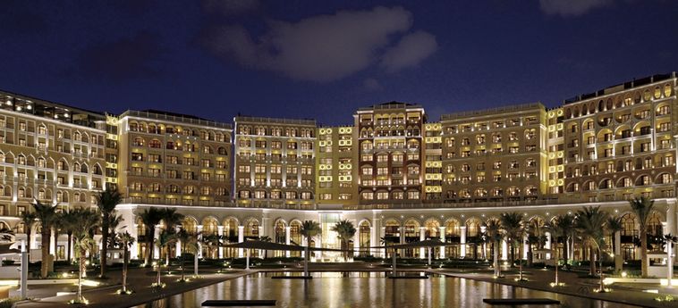 Hotel The Ritz Carlton Abu Dhabi, Grand Canal:  ABU DHABI