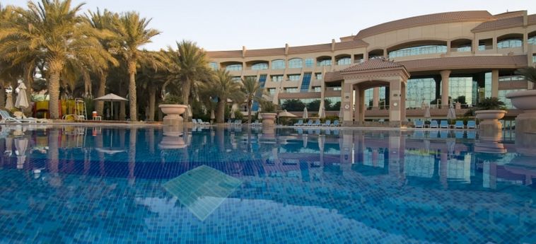 Hotel Al Raha Beach:  ABU DHABI