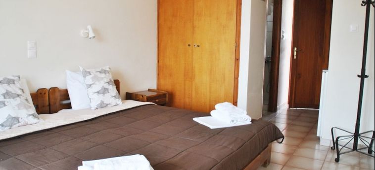 Hotel 123 Soleil Studios:  AEGINA