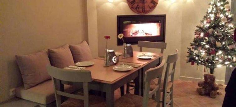 Xanthippi Hotel Apartments:  AEGINA
