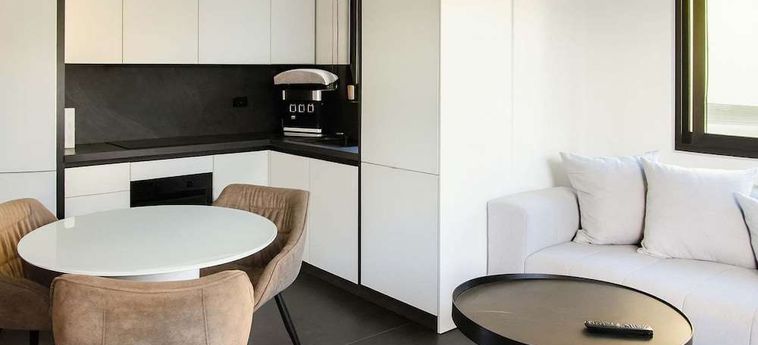 Hotel White And Black Cozy Suite In Aegina Aegina: Foto 
