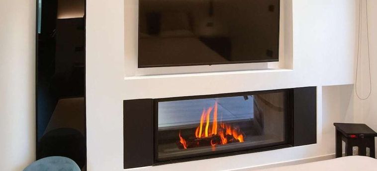 Hotel White And Black Cozy Suite In Aegina Aegina: Foto 