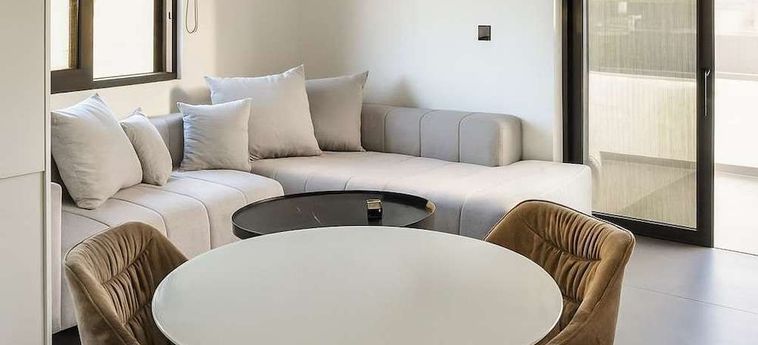Hotel White And Black Cozy Suite In Aegina Aegina: Foto 