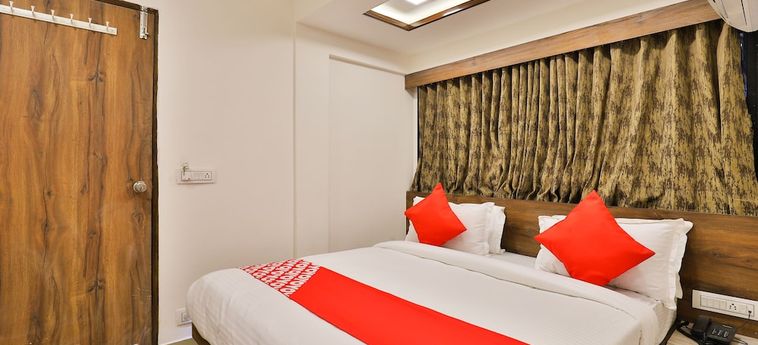 Oyo 24950 Hotel Shree Balaji Residency:  AHMEDABAD
