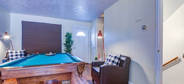 MODERN TOWNHOUSE W/POOL TABLE BY COZYSUITES 3 Stelle