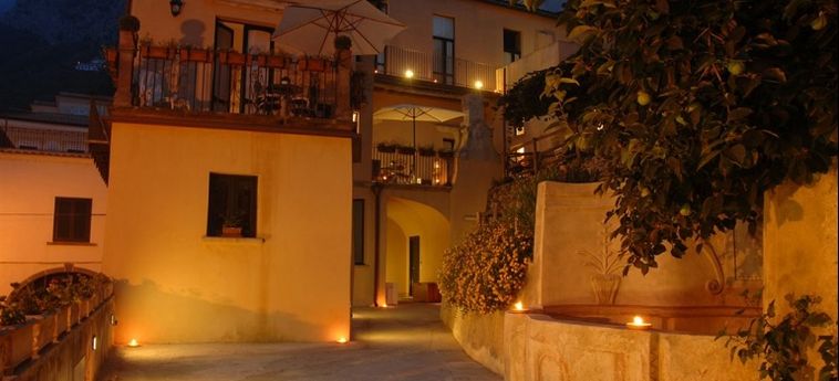 Hotel Amalfi Holiday Resort:  AMALFI KUSTE