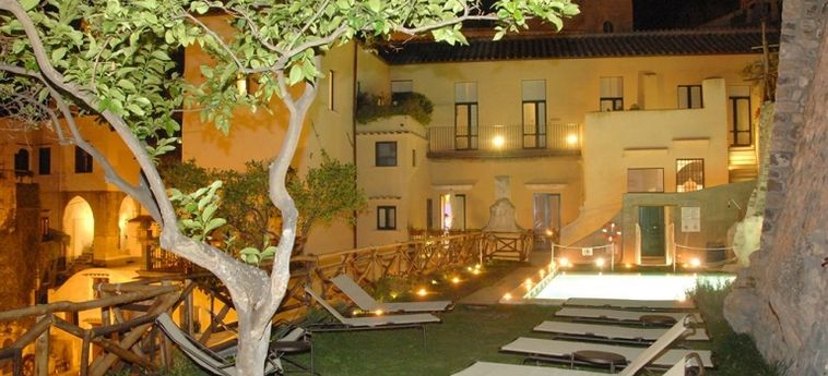 Hotel Amalfi Holiday Resort:  AMALFI KUSTE