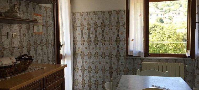 COMFORTABLE APARTMENT WITH GARDEN IN AMEGLIA, CLOSE TO THE HISTORICAL CENTRE! 3 Stelle
