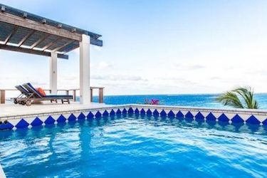 Hotel Waves On Shoal Bay Villa:  ANGUILLA