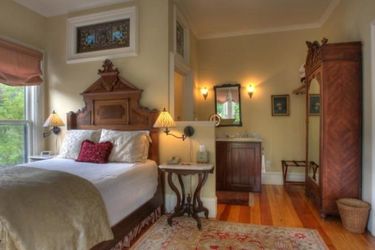 Mccall House Bed And Breakfast:  ASHLAND (OR)