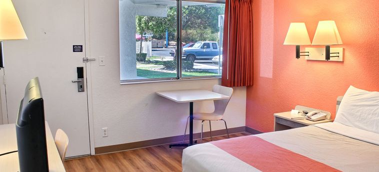 Hotel Motel 6 Atascadero:  ATASCADERO (CA)