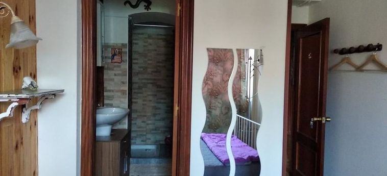 Hotel Pensión La Fruta:  AVILES