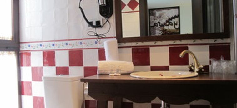 Hotel Aznaitin Hostal:  BAEZA