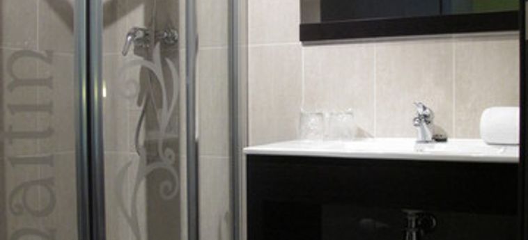 Hotel Aznaitin Hostal:  BAEZA