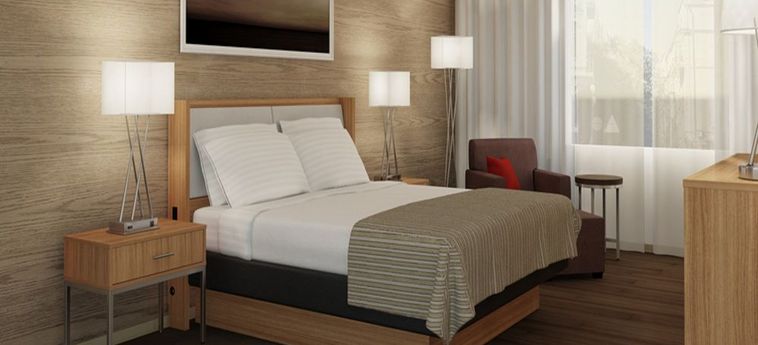 Hotel Holiday Inn Express & Suites Nassau:  BAHAMAS