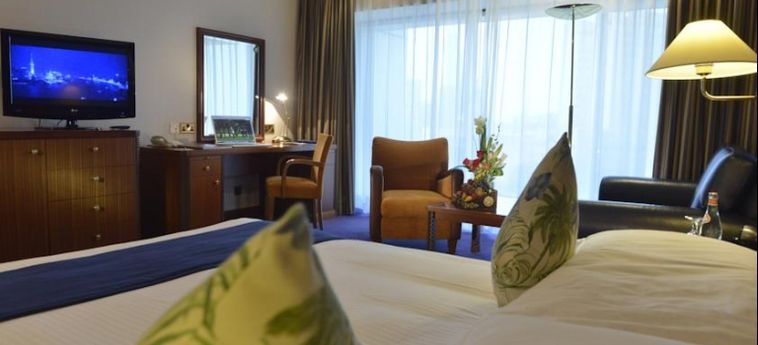 The Diplomat Radisson Blu Hotel, Residence & Spa:  BAHRAIN