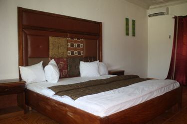 Hotel Pelican Residence:  BAKAU