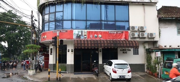 Hotel Bantal Guling Alun-Alun Bandung:  BANDUNG - WEST JAVA