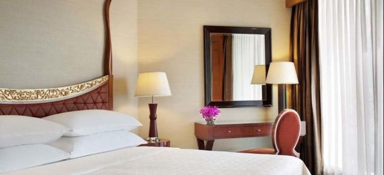 Royal Orchid Sheraton Hotel & Towers:  BANGKOK