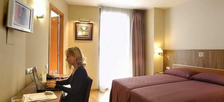 Hotel Evenia Rocafort:  BARCELONA
