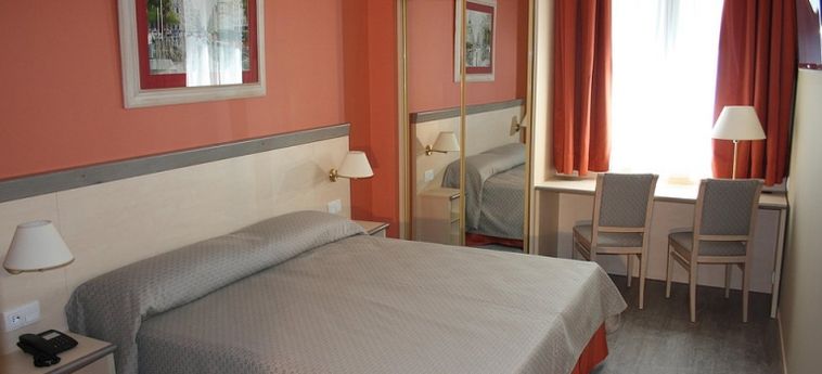Hotel Sunotel Aston:  BARCELONA