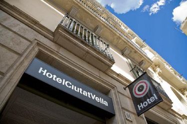 Hotel Ciutat Vella:  BARCELONA
