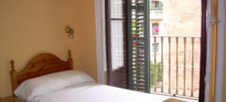 Hotel Pensió 2000:  BARCELONA