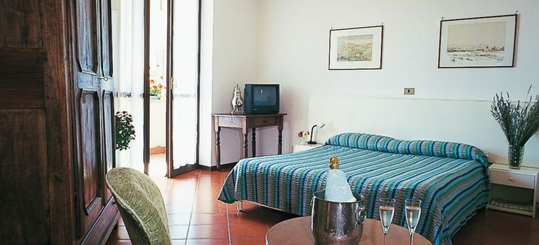 Hotel Barolo:  BAROLO - CUNEO