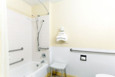 Hotel Super 8 Bath Hammondsport Area:  BATH (NY)