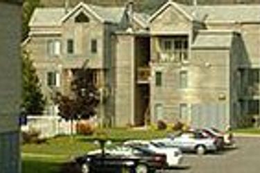 Hotel Holiday Villa Resorts At Mont Ste-Anne:  BEAUPRE