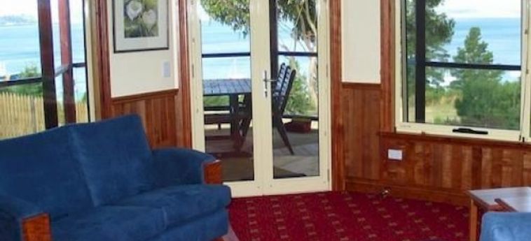Hotel Pomona Spa Cottages:  BEAUTY POINT - TASMANIA