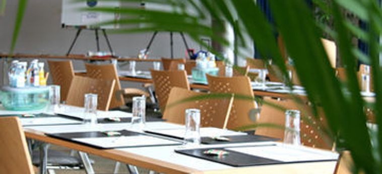 Hotel Holiday Inn Berlin Airport - Conference Centre :  BERLIN