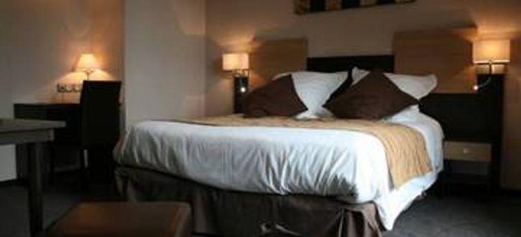 Qualys-Hotel Auberge De La Petite Ferme:  BESSE ET SAINT ANASTAISE