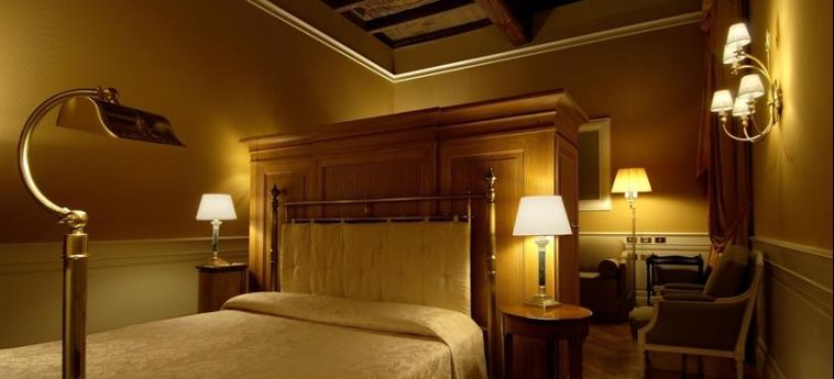 Hotel Corona D'oro:  BOLONIA