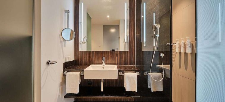 Radisson Blu Hotel, Bonn (T) Bonn: Photo 