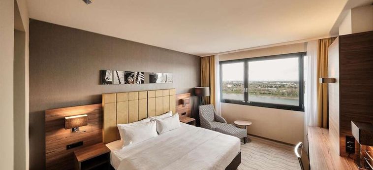 Radisson Blu Hotel, Bonn (T) Bonn: Photo 