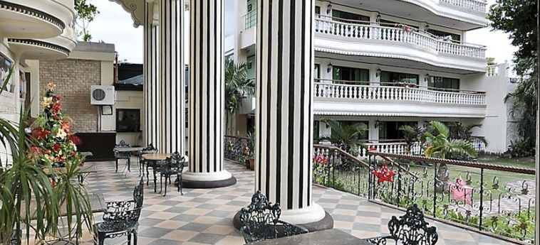 Paradise Garden Resort Hotel &Amp; Convention Center:  BORACAY ISLAND