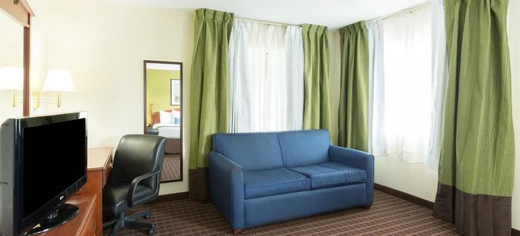 Hotel Baymont Inn & Suites Louisville South I 65:  BROOKS (KY)